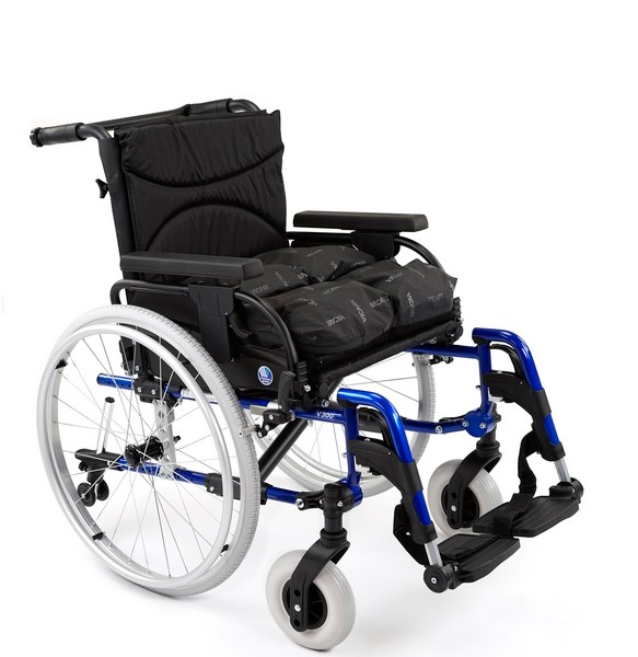 Poduszka Adjuster O2 założona na wózek inwalidzki 
